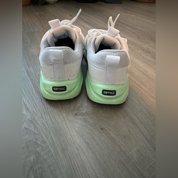 PUMA Women's Softride Sneaker - Picture 7 of 8